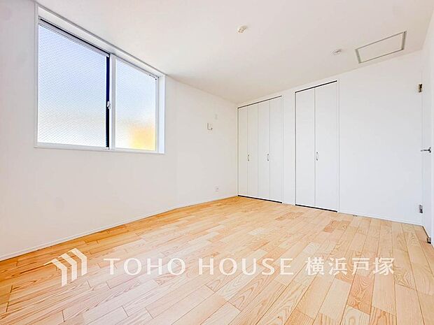 【Room】1日の疲れを癒し、心地よく寛げるようゆったりとした広さを確保しています。プライベートタイムをより優雅に穏やかに…。落ち着いた雰囲気を紡ぎます。