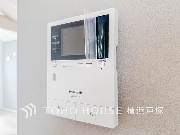 【TVモニタ付きインターホン】誰が来てもわかる様にモニター付きインターホンを設置。快適と安らぎを合わせた優しい設計。