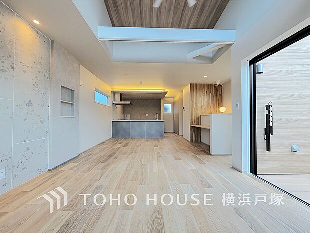 【Living room】ご家族やお客様との時間等、多くの時を刻む空間。何気なく過ぎる時でさえも上質な一時となる快適な空間を。