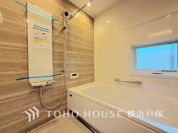 【Bathroom】1日の疲れを取り心身を癒すことができる住まいの中のリラクゼーション空間、リラックスできるよう優しいカラーをチョイスしました。時を忘れるほどのんびりできる空間に。