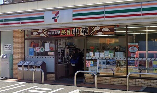 水引エリアのアクセスしやすい場所にある便利なコンビニ。通勤・通学の行き帰りやドライブ途中の休憩にサッと立ち寄れ、日常のクイックな買い出しに大活躍しています。