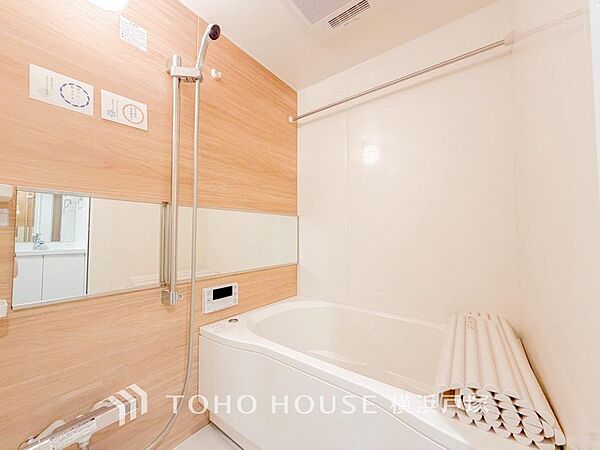 「Bathroom」1日の疲れを取り心身を癒すことができる住まいの中のリラクゼーション空間、リラックスできるよう優しいカラーをチョイスしました。時を忘れるほどのんびりできる空間に。