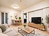 リビング/ダイニング：【Living room】広々としたＬＤＫは、シックでモダンな内装。伸びやかな空間の中で、家族団らんのひとときを過ごせます。