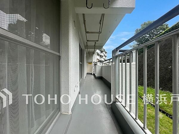【Balcony】気持ちのいい空が見渡せる広いバルコニー。爽やかな風を感じて、心躍る素敵な暮らしがはじまります。