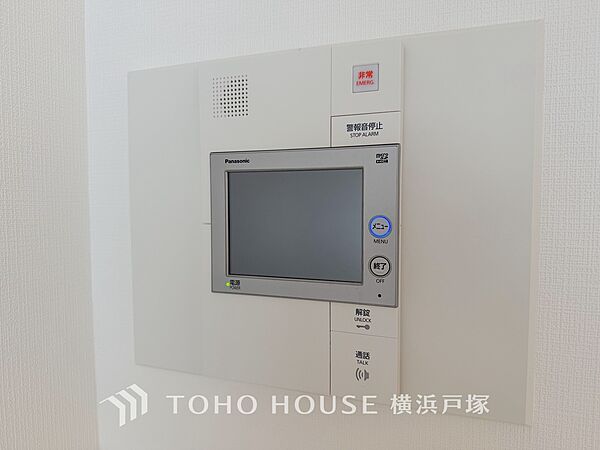 【TVモニタ付きインターホン】誰が来てもわかる様にモニター付きインターホンを設置。快適と安らぎを合わせた優しい設計。
