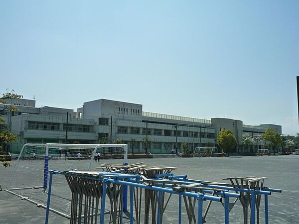 横浜市立秋葉中学校まで約978m