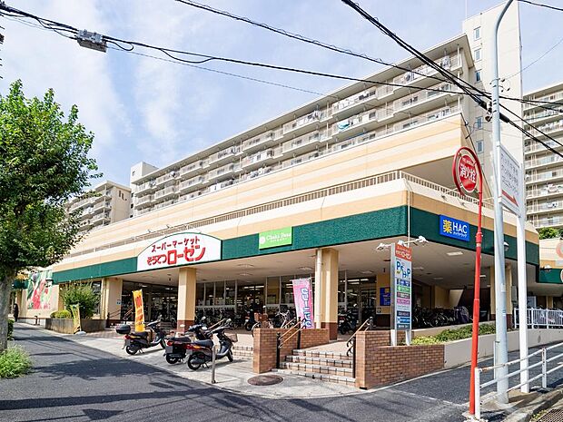 六ツ川エリアの暮らしを支える頼れるスーパーマーケット。新鮮な生鮮食品や出来立てのお惣菜が豊富に並び、駐車場完備で近隣住民の毎日の食卓と買い出しを力強く支えています。