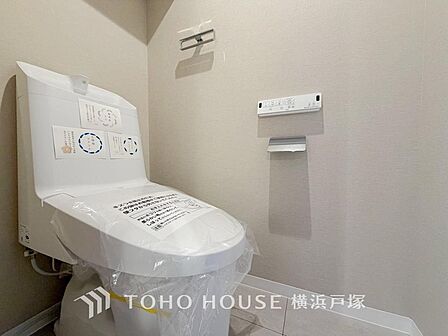 清潔な空間であって頂けますように、目に留まるだけではなく、汚れをふき取り易いフロアと壁紙をチョイス。
