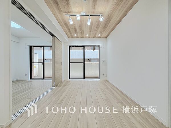 【Living room】一日の中で多くの時間を過すことになる住まいだからこそ、いつも穏やかな空間であるように心掛けています。