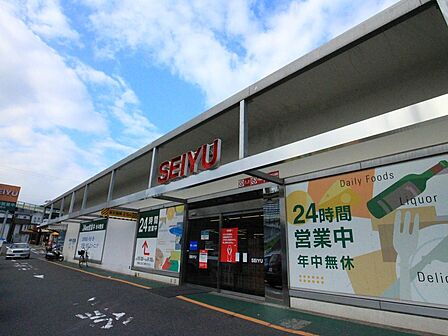 食品から衣料品・日用品まで揃っています。24時間営業が嬉しい！いざというときにも安心です。