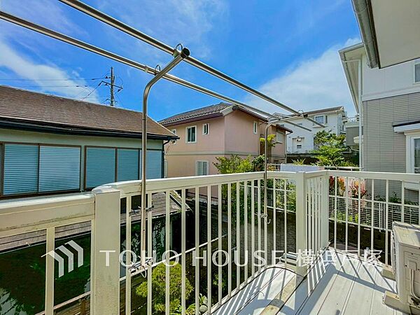 【Balcony】気持ちのいい空が見渡せる広いバルコニー。爽やかな風を感じて、心躍る素敵な暮らしがはじまります。