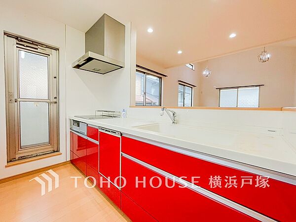 【Kitchen】内装の主役でもあり、日常活躍する重要な水回りでもあるからこそ機能性・デザイン性に力を入れております。