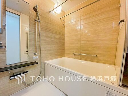【Bathroom】1日の疲れを取り心身を癒すことができる住まいの中のリラクゼーション空間、リラックスできるよう優しいカラーをチョイスしました。時を忘れるほどのんびりできる空間に。