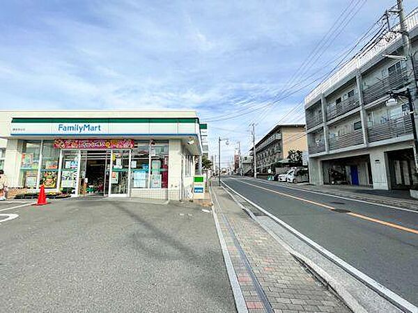 ファミリーマート鎌倉長谷店まで約646m