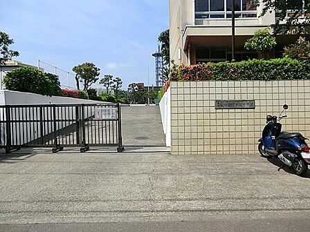 藤沢市立滝の沢中学校まで約687m