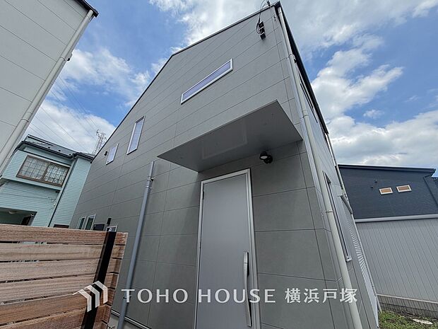 【Appearance】爽やかな青空の下に贅沢なほどに降り注ぐ陽光、豊かな居住性と、クオリティが見事に調和した住空間は、住まうことの喜びを感じさせてくれます。