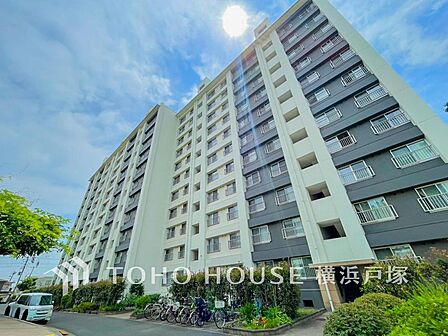 「Appearance」穏やかな住宅街の中に建つマンション。建物の佇まいや周辺環境など、写真では伝わりにくい雰囲気も現地でご確認いただけます。新しい暮らしを思い描きながらご見学いただけます。