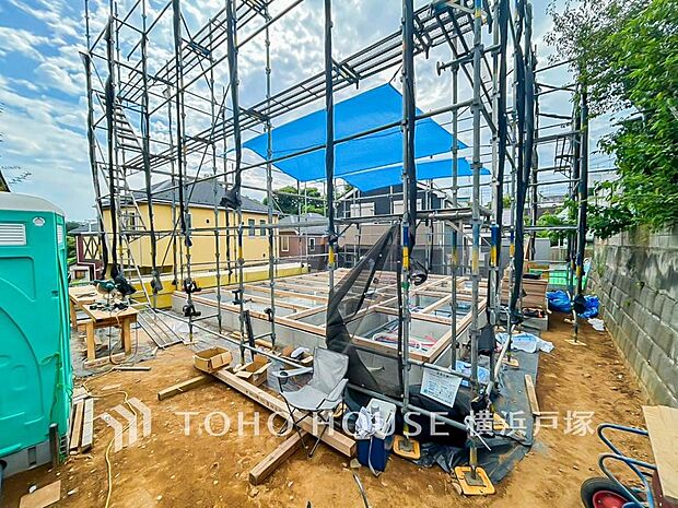 閑静な住宅地に佇む新築戸建。豊富な収納と充実した設備を備えた4LDKで、家族それぞれの暮らしに寄り添う住まいです。(2026.7撮影)