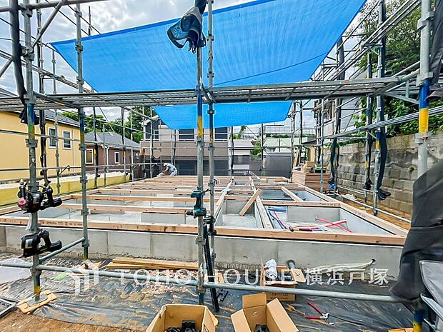 閑静な住宅地に佇む新築4LDK。たっぷりの収納スペースと暮らしを支える設備を備え、家族の時間を心地よく彩る住まいです。収納力にこだわった4LDKと充実した設備が、すっきり快適な毎日(2026.7撮影)