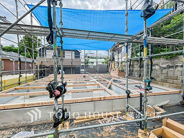 静かな住宅地で始める心地よい新生活。収納豊富な4LDKに充実した設備を備え、家族が自然体で暮らせる住まいです。(2026.7撮影)