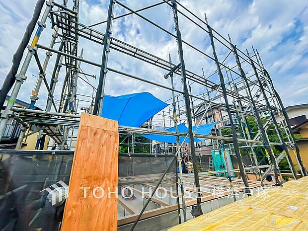 単に見た目や質感の良さだけではなく、建物の基礎や構造といった、目には見えにくい部分にもこだわります。住まいの本質の部分から、住み心地や安全性を見つめ直しました。(2026.7撮影)