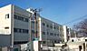 周辺：横浜市立の小学校。地域に根ざした教育環境が整い、お子様の毎日の通学を身近で支える、子育て世帯に嬉しい立地です。