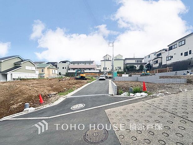 周辺環境とのコラボレーションにより明るく開放的な空間を演出しております。