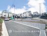 外観：空を近くに感じる高台のロケーション。現在は広がる土地の姿ですが、ここから14棟の住まいが新たな街並みをつくります。完成後の暮らしを想像する時間も楽しめます。