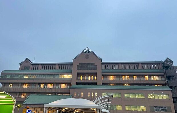 小児医療を専門とする医療機関。お子様の急な体調不良や万一の際にも頼りになる医療環境が身近に整った、子育て世帯に嬉しい住環境です。