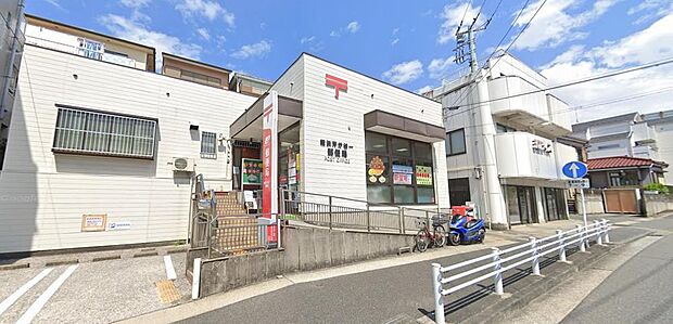 郵便物の発送や受け取り、各種手続きなどに便利な郵便局。日常生活に欠かせない施設が身近に揃う、暮らしやすい住環境です。