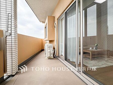 【Balcony】気持ちのいい空が見渡せる広いバルコニー。爽やかな風を感じて、心躍る素敵な暮らしがはじまります。