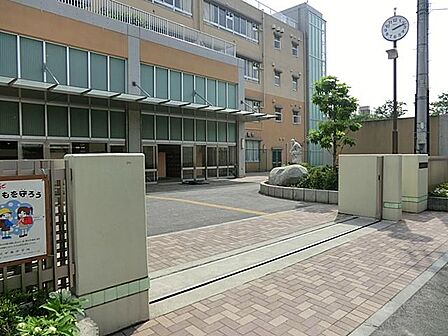 川崎市立川中島中学校まで約887m