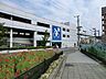 周辺：京急久里浜線京急久里浜駅まで約1100m。駅ビル「ウィング久里浜」があり、商業施設が充実しています。都心へのアクセスも良く、海や自然が豊かな住みやすいエリアとして人気です。