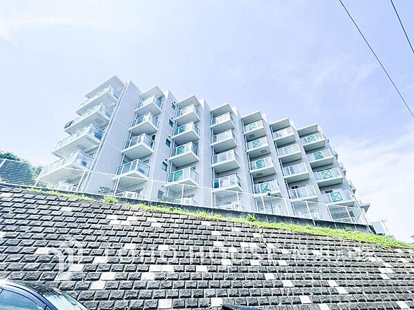 【Appearance】時をこえて輝く美しさ。洗練されたデザインが街並みに溶け込み、圧倒的な存在感を放つ外観