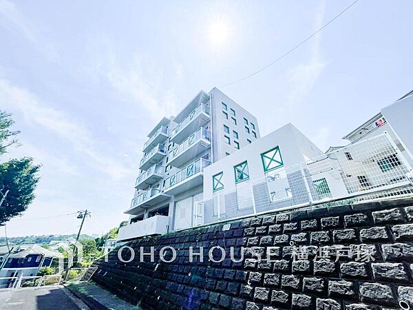 【Appearance】洗練されたフォルムと美しい街並みに映える外観デザイン。住まう誇りを感じさせる、上質感あふれるレジデンス。