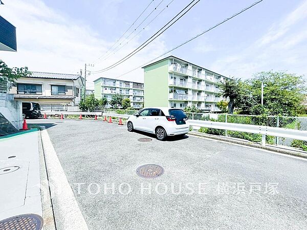【Frontal road】穏やかな街並みの中で、陽光と開放感を感じながら暮らせる魅力ある住環境です。