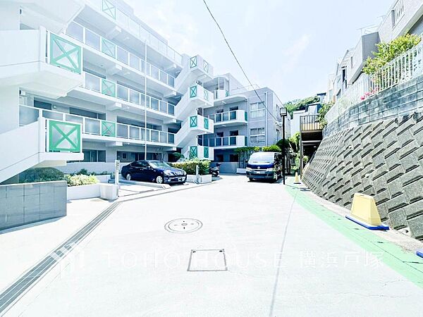 【Car space】敷地内に駐車スペースがあると日々の暮らしをスムーズに運ぶ事が出来ます。（空き状況はお問合せ下さい）