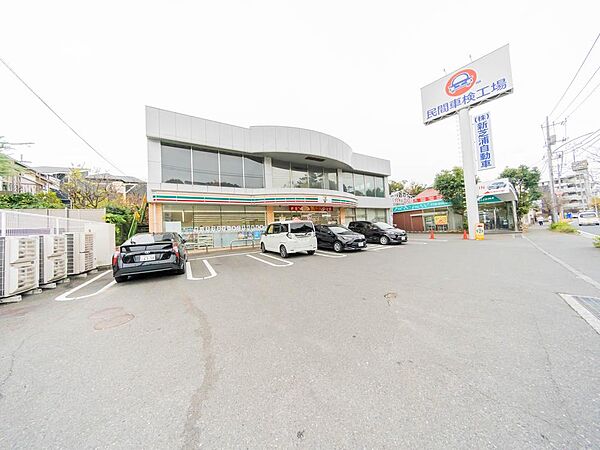 セブンイレブン横浜上中里南店まで650ｍ。食品や飲料、日用品などを取り扱うコンビニエンスストア。ちょっとした買い物や毎日の暮らしに必要な品を身近で揃えられます。