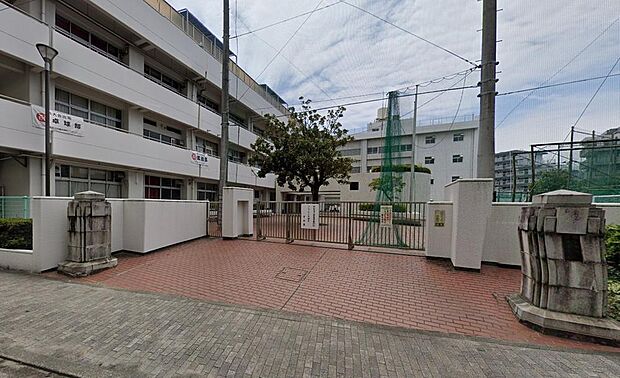 横浜市立共進中学校(600m)閑静な住宅街に位置する教育環境に恵まれた中学校。