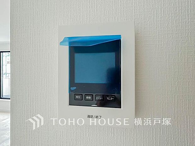 【TVモニタ付きインターホン】誰が来てもわかる様にモニター付きインターホンを設置。快適と安らぎを合わせた優しい設計。 (B棟)