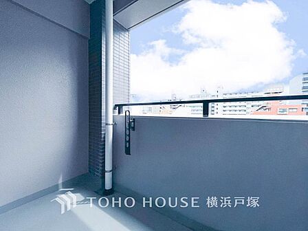 【Balcony】気持ちのいい空が見渡せる広いバルコニー。爽やかな風を感じて、心躍る素敵な暮らしがはじまります。