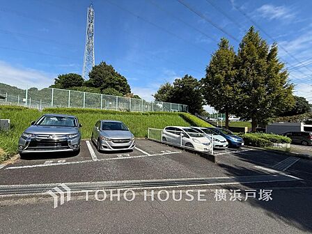 【Car space】平置きのカースペースは、待ち時間なしですぐ乗れるのが嬉しいですね。(空き状況はお問合せ下さい)
