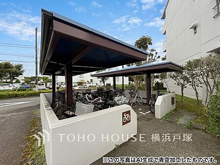 【Cycle lot】こちらは駐輪場。平置きの自転車スペースは、出し入れもスムーズにできるので、忙しいお出かけ時にもさっと出せるのが魅力的。大切な1分1秒を無駄にしません。