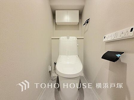 清潔な空間であって頂けますように、目に留まるだけではなく、汚れをふき取り易いフロアと壁紙をチョイス。