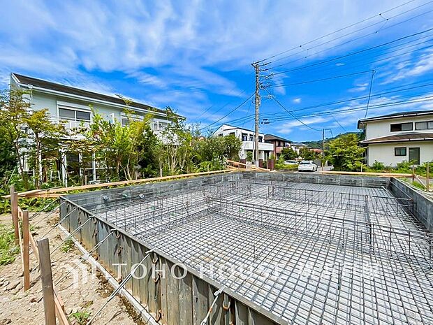 土地の広さや前面道路との関係、周辺の住環境などを実際にご確認いただけます。新生活の舞台となる街並みをぜひ現地でご覧ください。(2026.8)