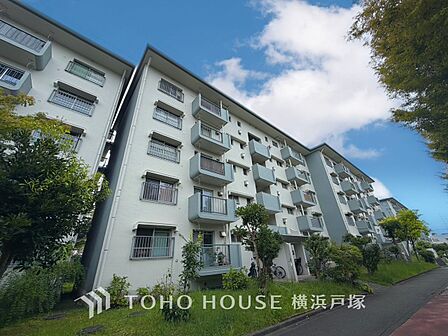 【Appearance】爽やかな青空の下に贅沢なほどに降り注ぐ陽光、豊かな居住性と、クオリティが見事に調和した住空間は、住まうことの喜びを感じさせてくれます。