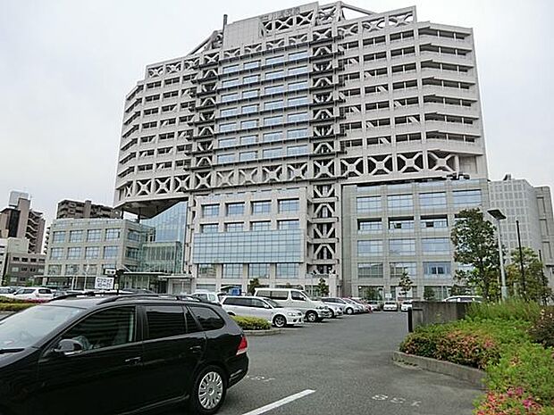 地域の基幹病院として急性期医療や、災害時医療などを担う川崎市の市立病院。病床数713床の大規模な病院です。