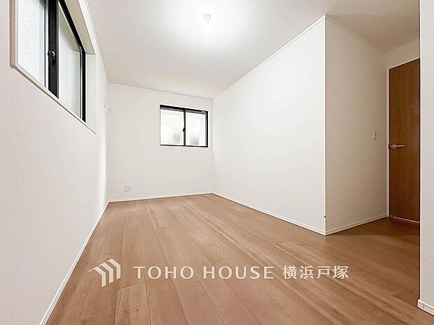 【Room】穏やかな風と陽光を導き、プライバシーに配慮された設計プランを採用し、心地よいものにしています。