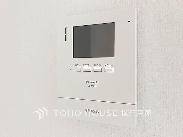 【Video intercom】誰が来てもわかる様にモニター付きインターホンを設置。家事導線を考慮した個所に設置し、防犯性と利便性に優れ快適と安らぎを合わせた優しい設計。