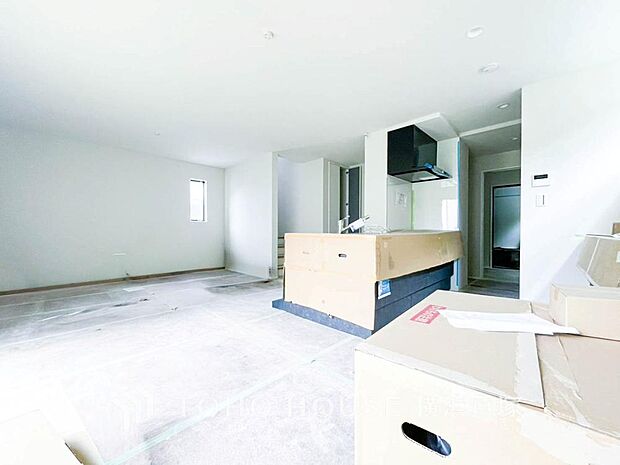 【Living room】ご家族やお客様との時間等、多くの時を刻む空間。何気なく過ぎる時でさえも上質な一時となる快適な空間を。
